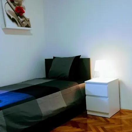 Center Park And Apartment Pula