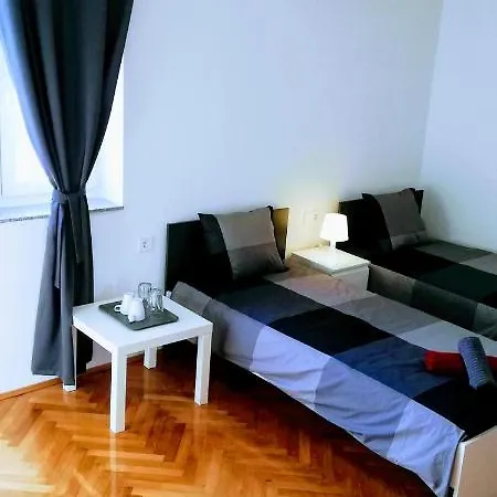 Center Park And Apartment Pula