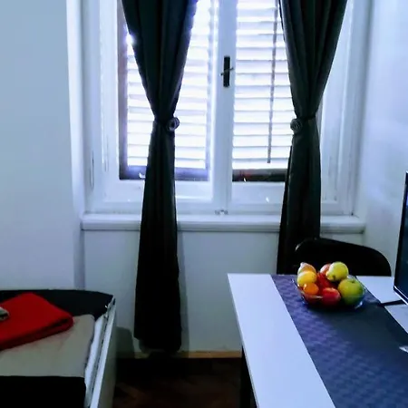 Center Park And Apartman *