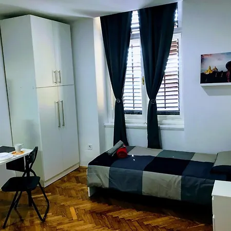 Center Park And Apartman