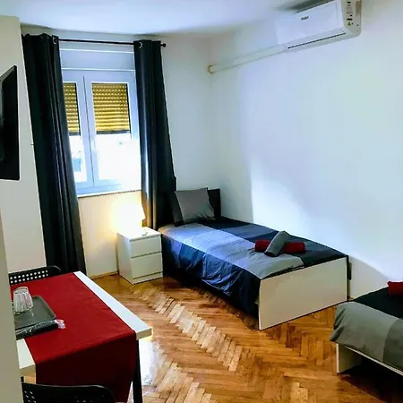 Center Park And Apartman *