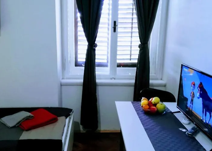 Center Park And Apartment *