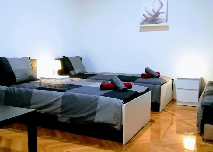 Apartment Center Park And *