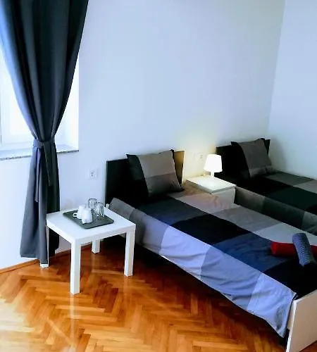 Center Park And Apartment Pula